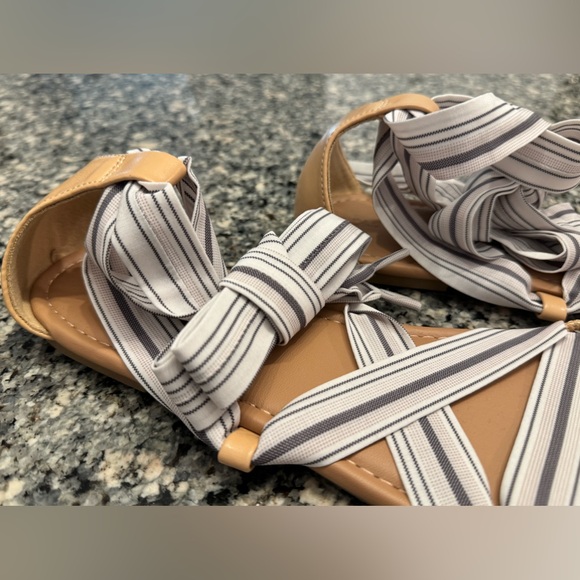 Old Navy Wrap-Tie Scarf Sandal, Size 11 - Picture 3 of 6